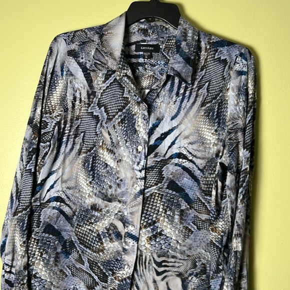 Karen Kane Kasper Blue and White Notched Collar Button Down long sleeve Shirt - Picture 2 of 4